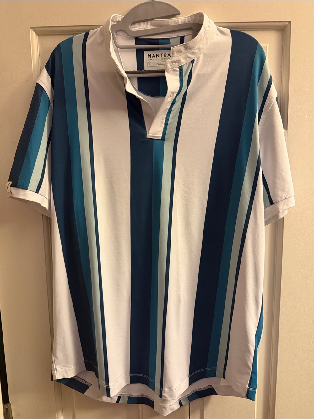 Mantra Men’s White & Blue Striped Short Sleeve Shirt - Size L